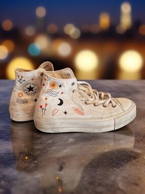 Chuck Taylor All Star Lift Platform It's Okay To Wander Ecru Cream Embroidered